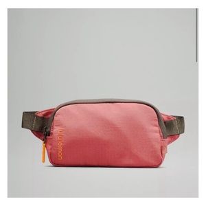 NWOT Lululemom Mini Belt Bag in Brier Rose